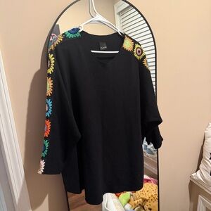 Aaeda Unique Knit Top with Crew Neck